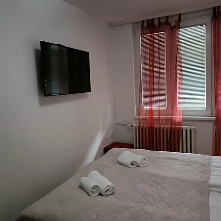 2 Bedroom Apartment, Grbavicka * Szarajevó